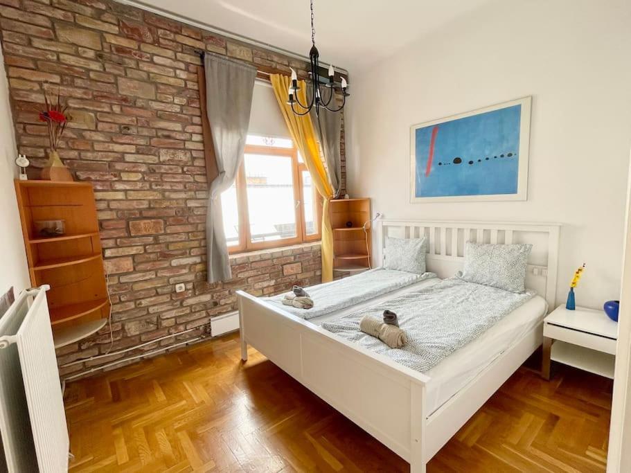 R9 Free Parking Garage Apartament *