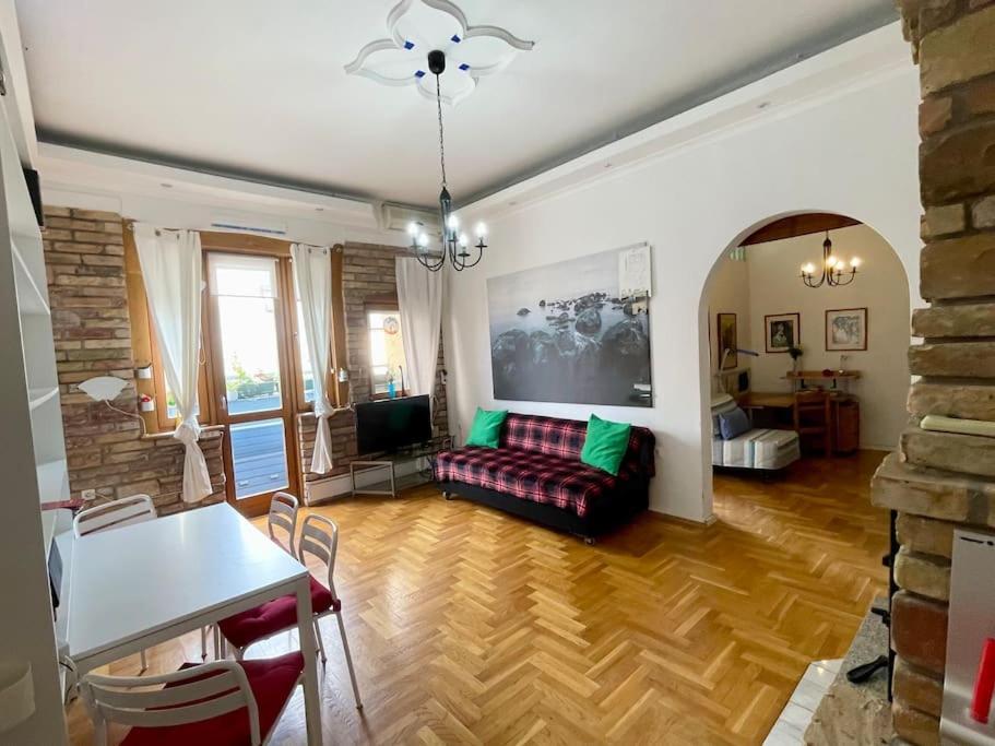 Apartament R9 Free Parking Garage